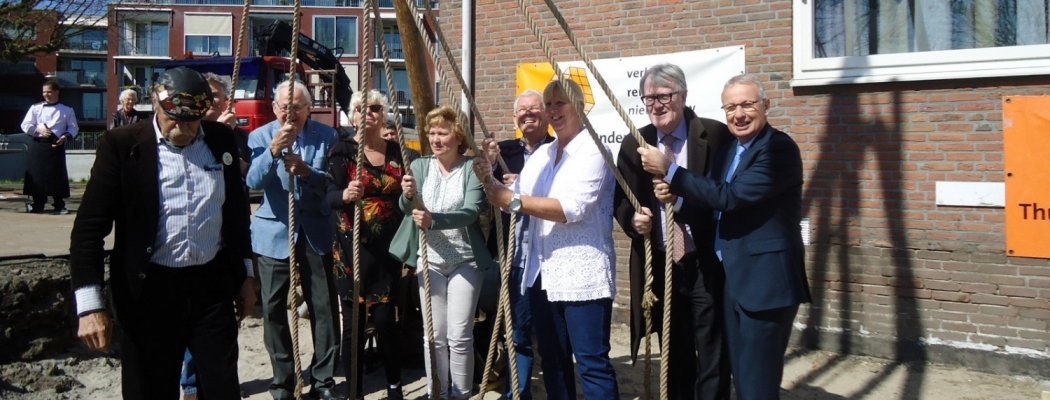 1e paal geslagen voor nieuwe serre ’t Kloosterhof in Aalsmeer