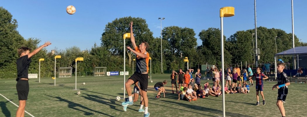 Succesvolle clinic TeamNL korfbal bij De Vinken