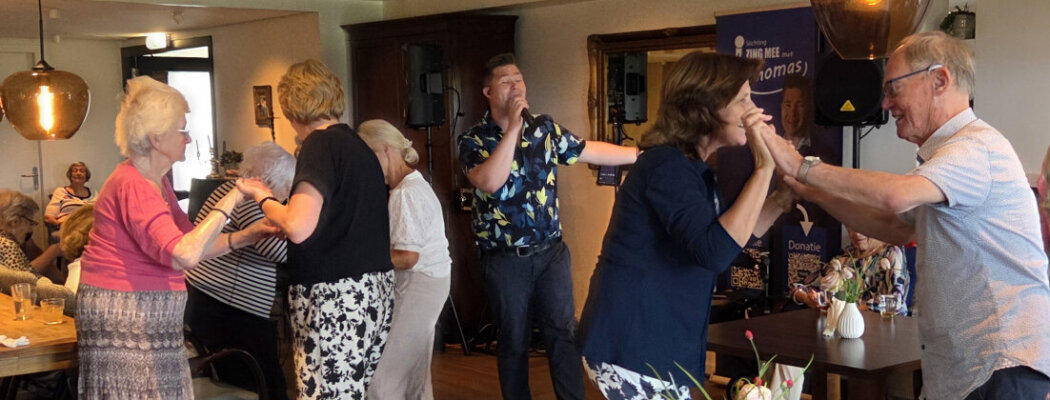 Stichting “Zing Mee met Thomas” zorgt voor muzikale ontmoeting in De SET Residentie