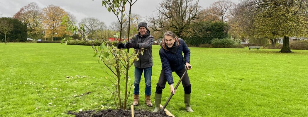 Ondertekening beheer Seringenpark en planten van nieuwe bomen