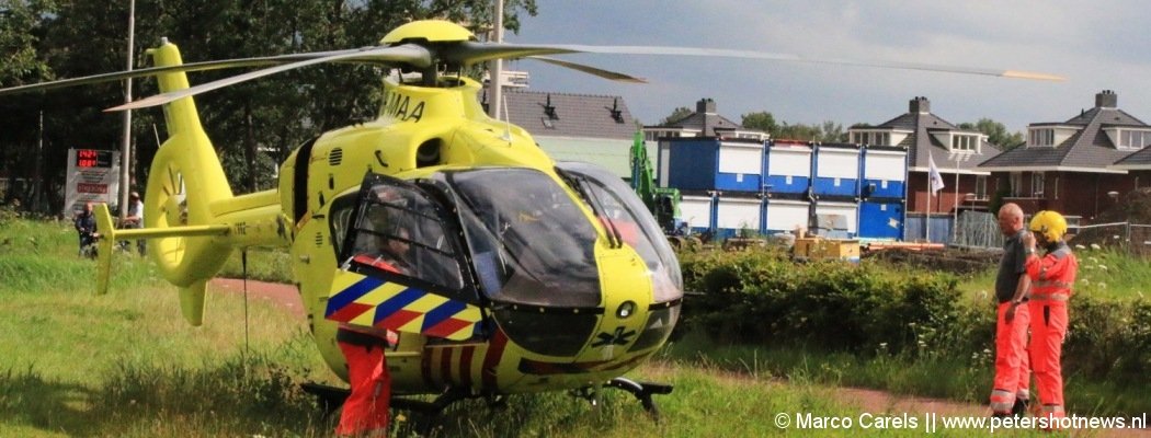 Traumahelikopter in Uithoorn bij gezondheidscentrum langs N196