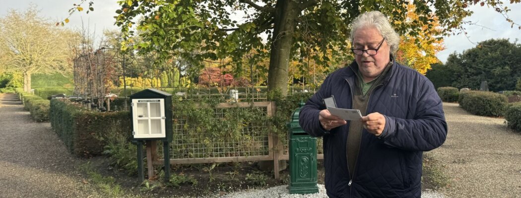 Kunstploeg post ansichten in hemelbrievenbus