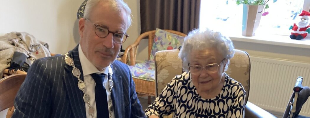 Burgemeester feliciteert oudste inwoonster Uithoorn