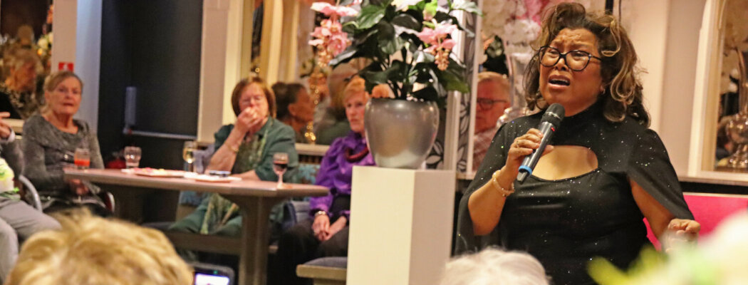 Senioren stralen tijdens warme en muzikale middag van Lionsclub