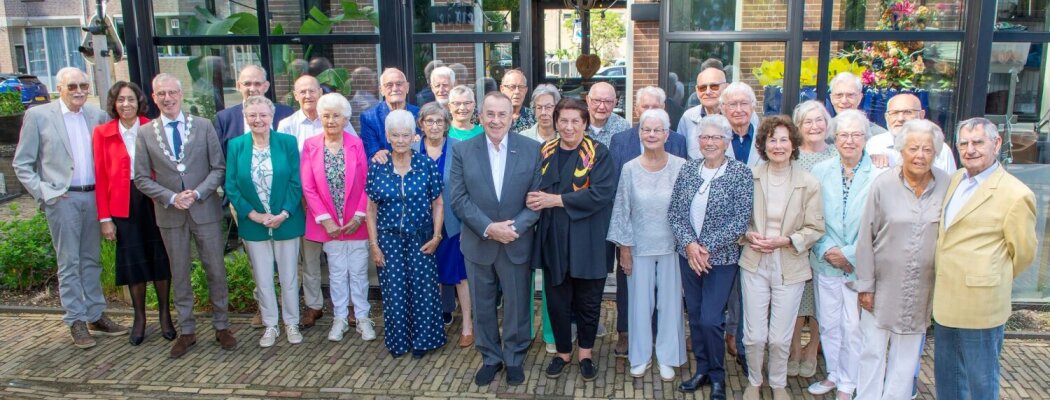 Terug naar de jaren zestig: 14 diamanten bruidsparen vieren zestig jaar huwelijk