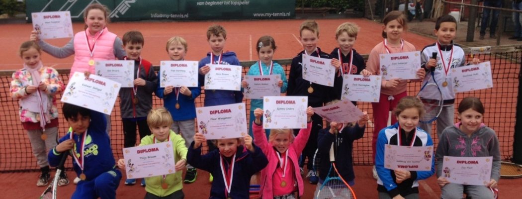 30 kinderen maken kennis met tennis bij VLTV