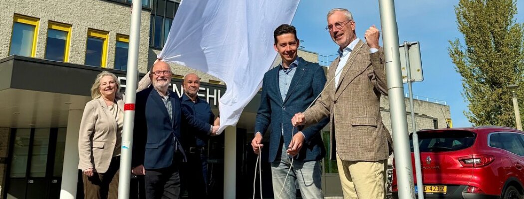 Gemeente Uithoorn hijst vrijheidsvlag tijdens Week van de Vrijheid
