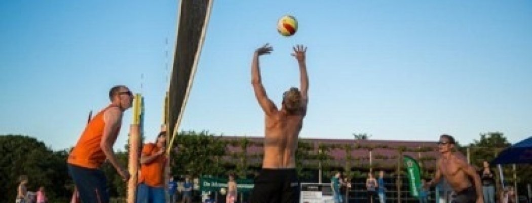 Beachvolleybal Bedrijven toernooi tijdens Westeinder Water Week