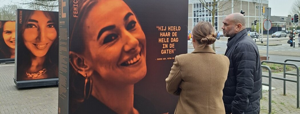 Buitententoonstelling FEMICIDE aan Zijdelwaardplein