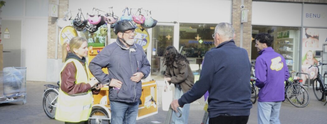 Fietshelmactie “Zet ‘m Op” bij winkelcentrum Zijdelwaard