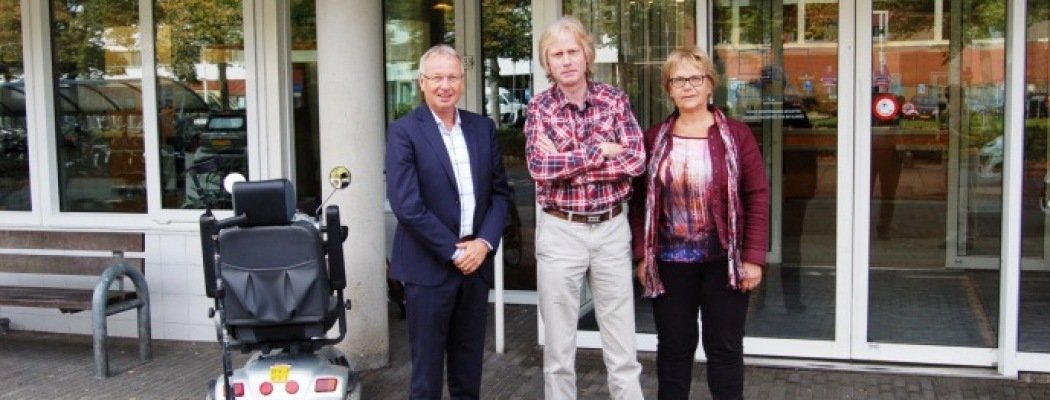 Wethouder Zorg en Welzijn Ad Verburg, André de Roo en Jos Smeijer van Prezens bij werkbezoek aan Prezens GGZ inGeest