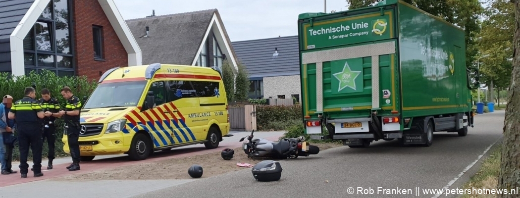 Motorrijder en vrachtwagen botsen in Aalsmeer