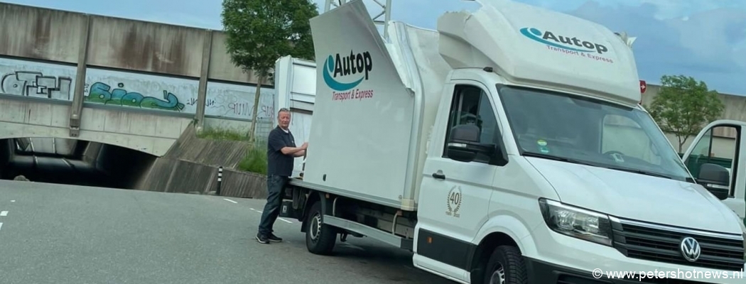 Koerier rijdt bakwagen stuk onder viaduct A2