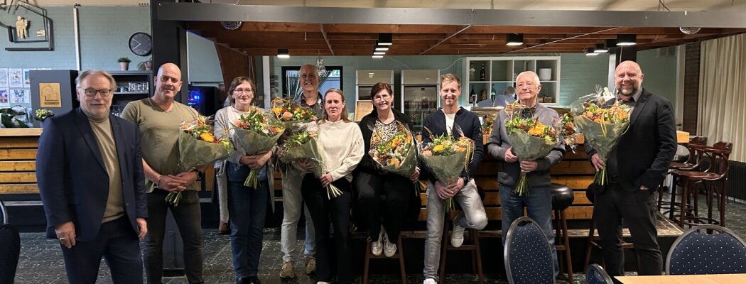 Nieuw bestuur wijkoverleg Hornmeer in de bloemen