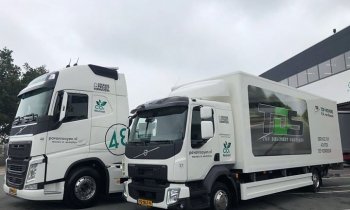 Vanmorgen hebben we 2 nieuwe vrachtwagen...