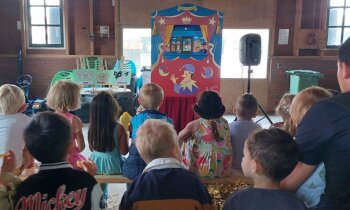 Poppentheater Zelen brengt vrolijke voorstelling naar Boerenvreugd in Aalsmeer