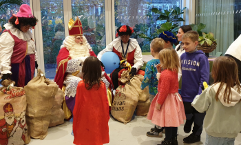Sinterklaas bezoekt Oekraïense kinderen in Uithoorn