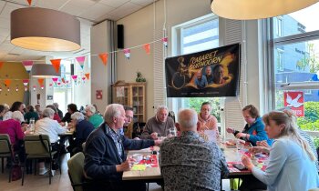 Geslaagde en hartverwarmende Vrijheidsmaaltijd in Wijkcentrum Bilderdijkhof  Uithoorn