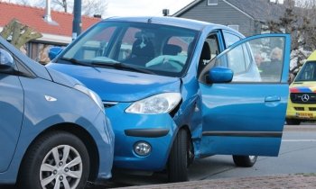 Automobilist onwel: flink ongeval op Stommeerweg
