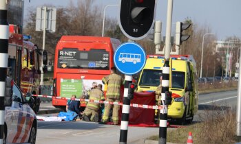 Wielrenner gewond na ongeluk met lijnbus Aalsmeer