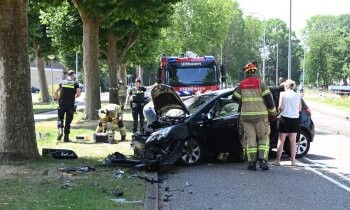 Twee gewonden bij eenzijdig ongeval op de Alfons Ariënslaan in Uithoorn
