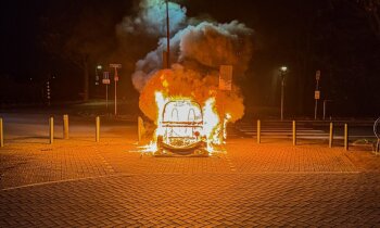 Autobrand op parkeerterrein in Abcoude
