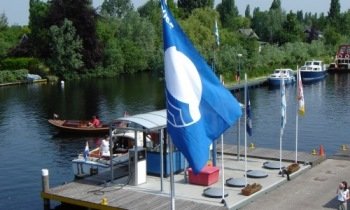 Jachthaven Omtzigt b.v. ontvangt Blauwe Vlag 2009