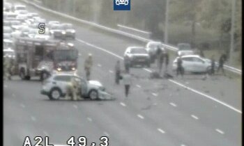 A2 richting Amsterdam dicht bij Breukelen na groot ongeval, traumahelikopter ingezet