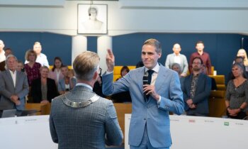Lennart van der Plas ge&iuml;nstalleerd als wethouder