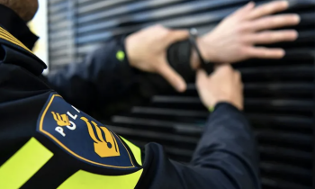 Politie valt pand in Mijdrecht binnen: 150.000 smsjes namens de Belastingdienst werden er verstuurd