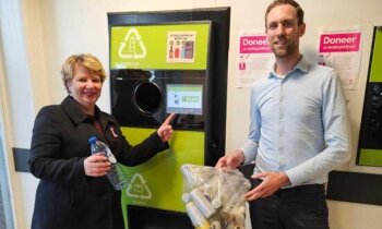 Statiegeld actie voor Pink Ribbon in Abcoude: meer dan 800 flesjes en blikjes ingeleverd