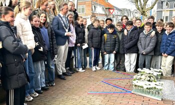 Groepen 8 van Jozefschool adopteren oorlogsmonument