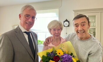 Burgemeester feliciteert briljanten echtpaar Witteveen-van Kasteren