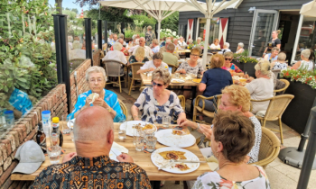 Buurtkamer Vinkeveen bezoekt De Strooppot voor jaarlijks uitje