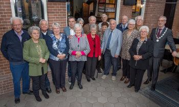 Burgemeester feliciteert diamanten echtparen