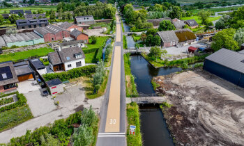 Slimme loper remt verkeer af in Demmerik