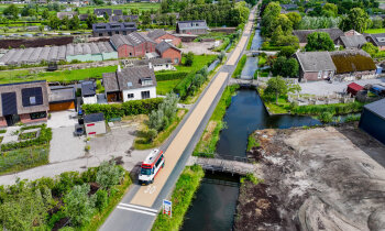 Slimme loper remt verkeer af in Demmerik