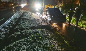 Auto op z'n kop Ringdijk Tweede Bedijking Mijdrecht