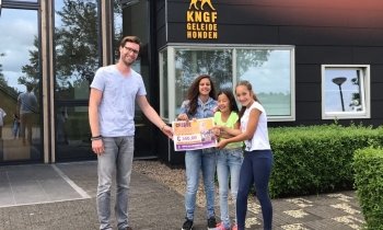 Drie Uithoornse leerlingen halen 350 euro op voor KNGF