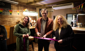 Feestelijke opening van het Regenboog Café in Vinkeveen