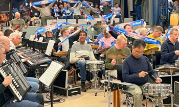 Jostiband met bijzonder harpensemble naar Aalsmeer