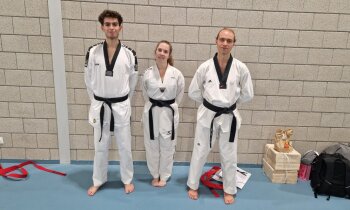 Gaelle Sakes geslaagd voor zwarte band taekwondo