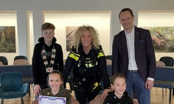 Romy en Skylar gehuldigd als Junior Cyber Agents Aalsmeer