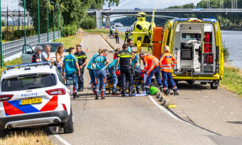 Wielrenner zwaar gewond bij aanrijding op Westkanaaldijk Loenersloot
