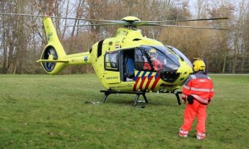 Kind zwaargewond na val uit boom Nes aan de Amstel