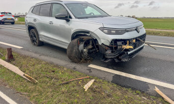 Auto ramt houten vangrail langs N201 Mijdrecht