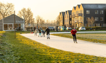 Natuurijsbaan Baambrugge opent dankzij nachtwerk van vrijwilligers op Tweede Kerstdag