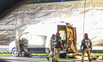 Camper in brand op A2 Vinkeveen: vier rijstroken dicht