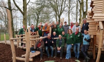 Vrijwilligers steken handen uit de mouwen tijdens NLdoet bij Boerenvreugd