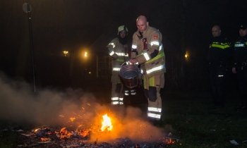 Brandweer blust papierbrand Wilnis